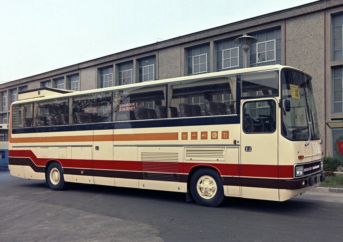 ▲ Третий экземпляр под названием Ikarus 254.P1 на территории завода малых серий в Матяшфёльде. В таком виде машина была представлена на выставке в Ницце в 1977 году  