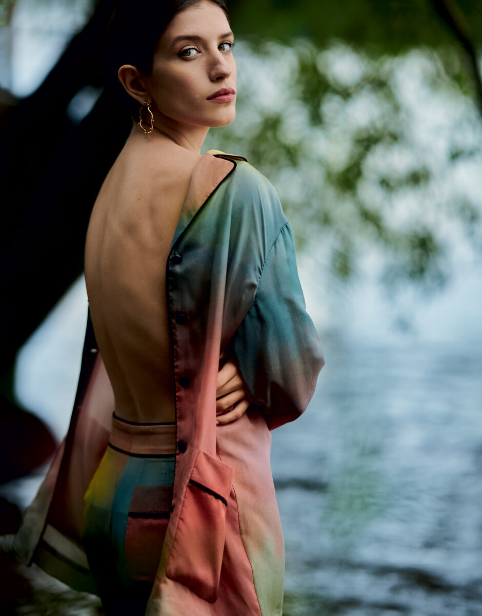     Аня Чиповская. Костюм, Dior; серьги Bois de Rose, золото, Dior Joaillerie