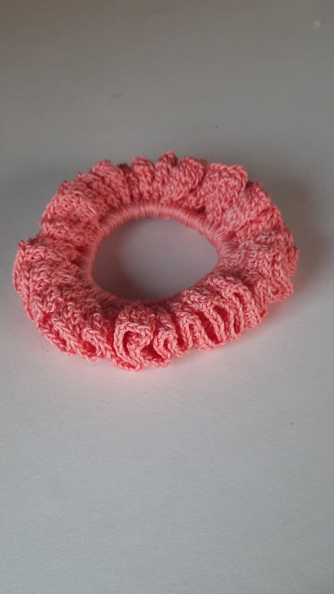 Коралловый скранч доя волос