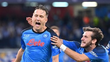 Хвича продолжает удивлять. Теперь и Европу. «Наполи» разгромил «Ливерпуль» — 4:1  📷
