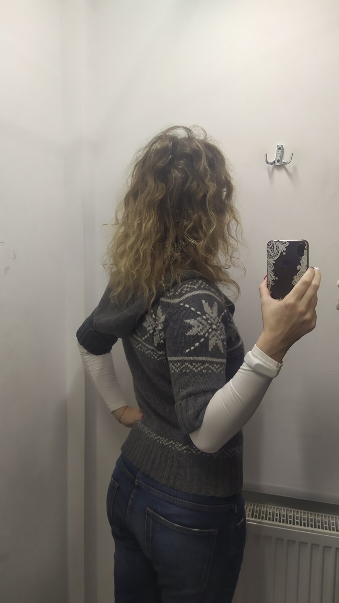 Свитер с капюшоном Esprit.