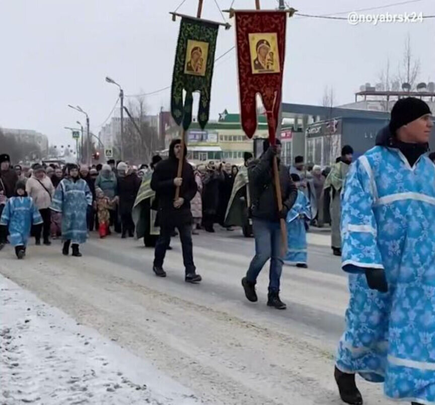    В Ноябрьске прошел крестный ход в честь праздника Казанской иконы Божией Матери