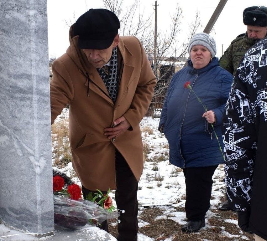    В Адамовском районе установили мемориальную доску памяти Сергея Левченко Кристина Просвиркина