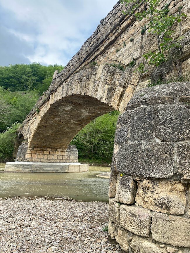 Секрет его прочности в растворе .