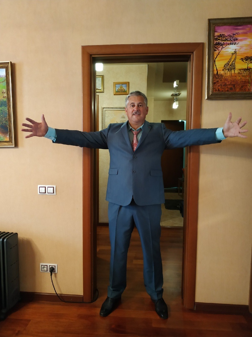 Мамуль - всегда  люблю!!   Щасс! Это ведь у него дома - Наташкины рисунки!!