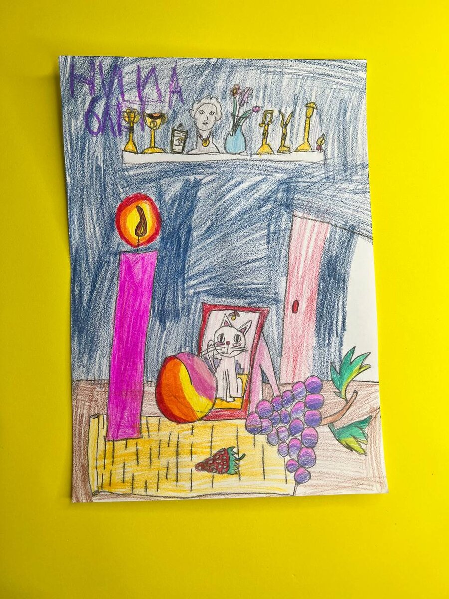 Ника рисует