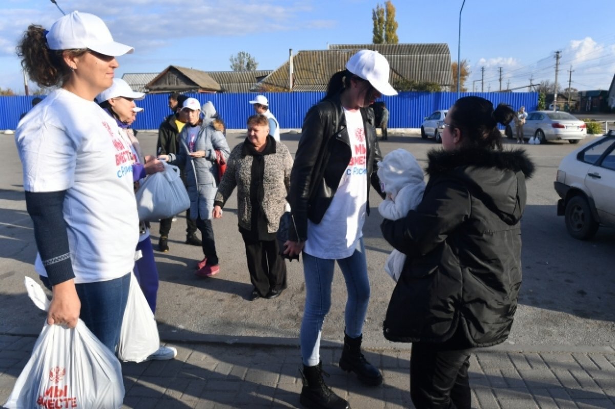    Путин наградил орденами Мужества шестерых волонтеров