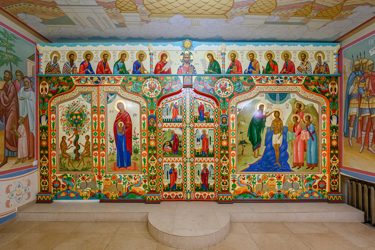 Иконостас Крестильного храма, Храм Святой Живоначальной Троицы, г. Астрахань Подробнее https://iconostas.ru/service_detail/ikonostas-krestilnogo-khrama-/