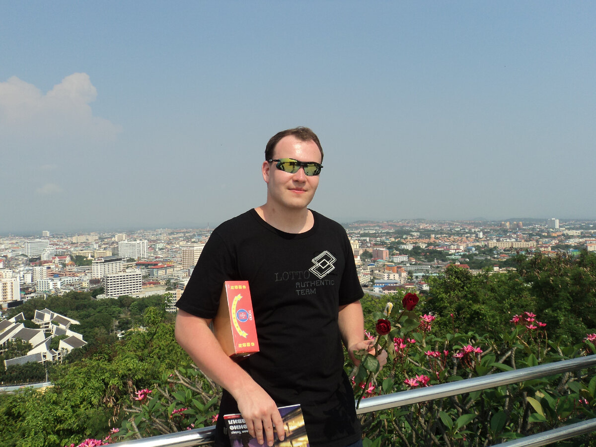 Розовощекий Васек еще бледноват.