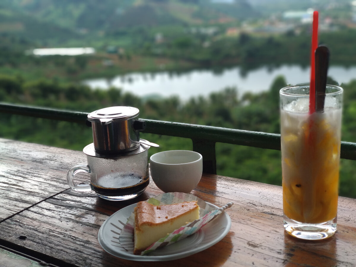 Какая-то кофейня во Вьетнаме. К сожалению, геолокация утеряна