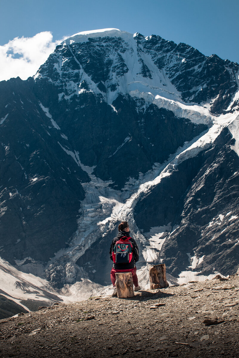 .. на высоте 3000 метров рассматриваем ледник "Семерка"