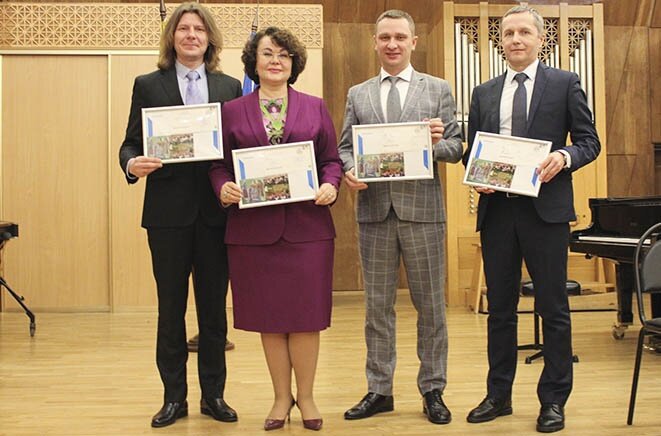    В Югре выпустили почтовую открытку в честь 50-летия сургутского музколледжа