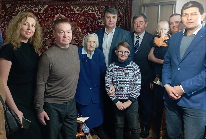    День рождения юбилярка отметила в кругу семьи и друзей 21 декабря Анастасия Красушкина