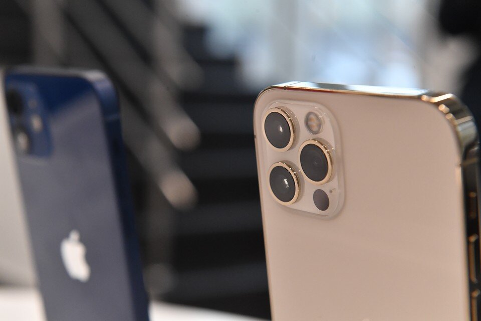     В преддверии Нового года людей так и манит купить что-нибудь эдакое. Иван МАКЕЕВ