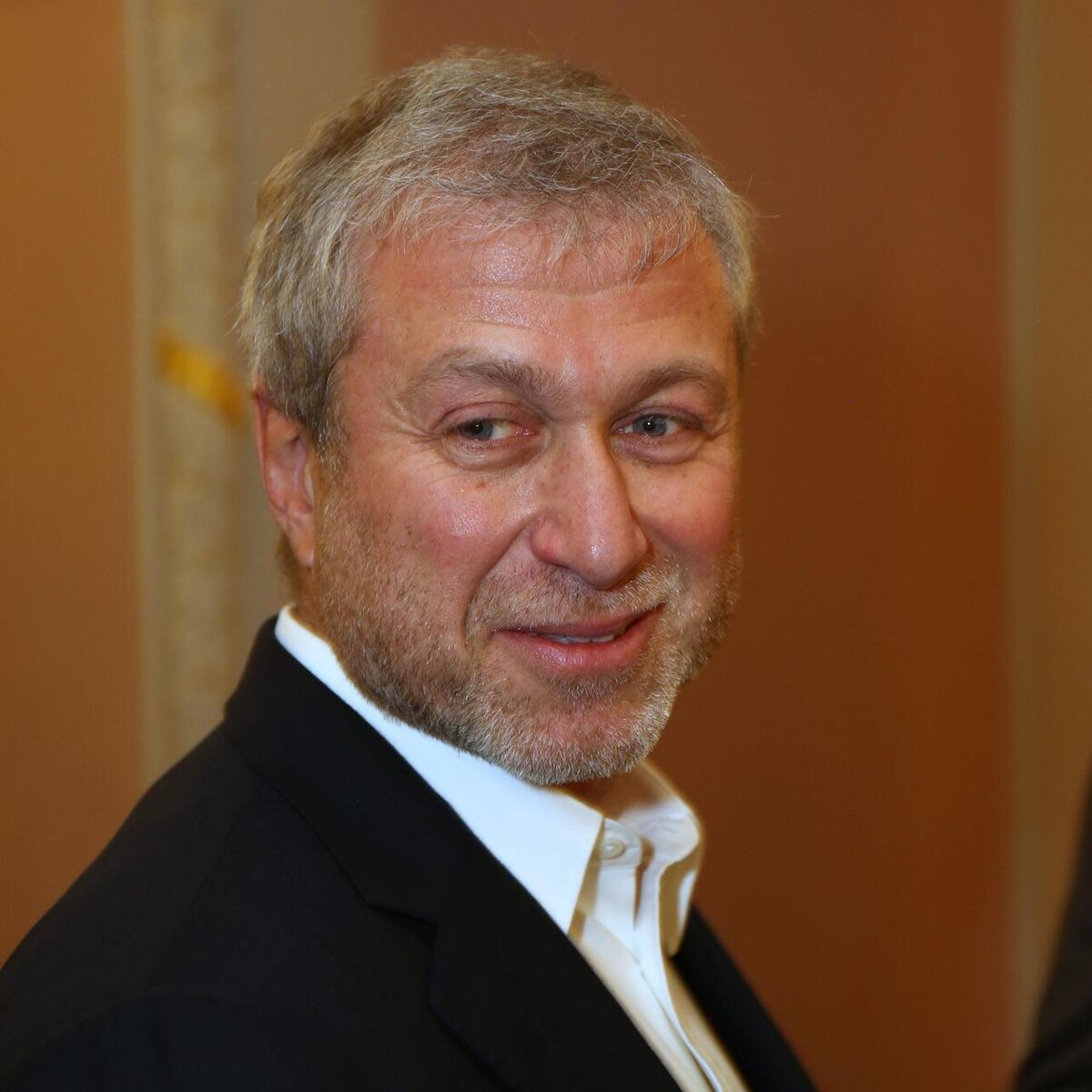    Роман Абрамович LEGION-MEDIA