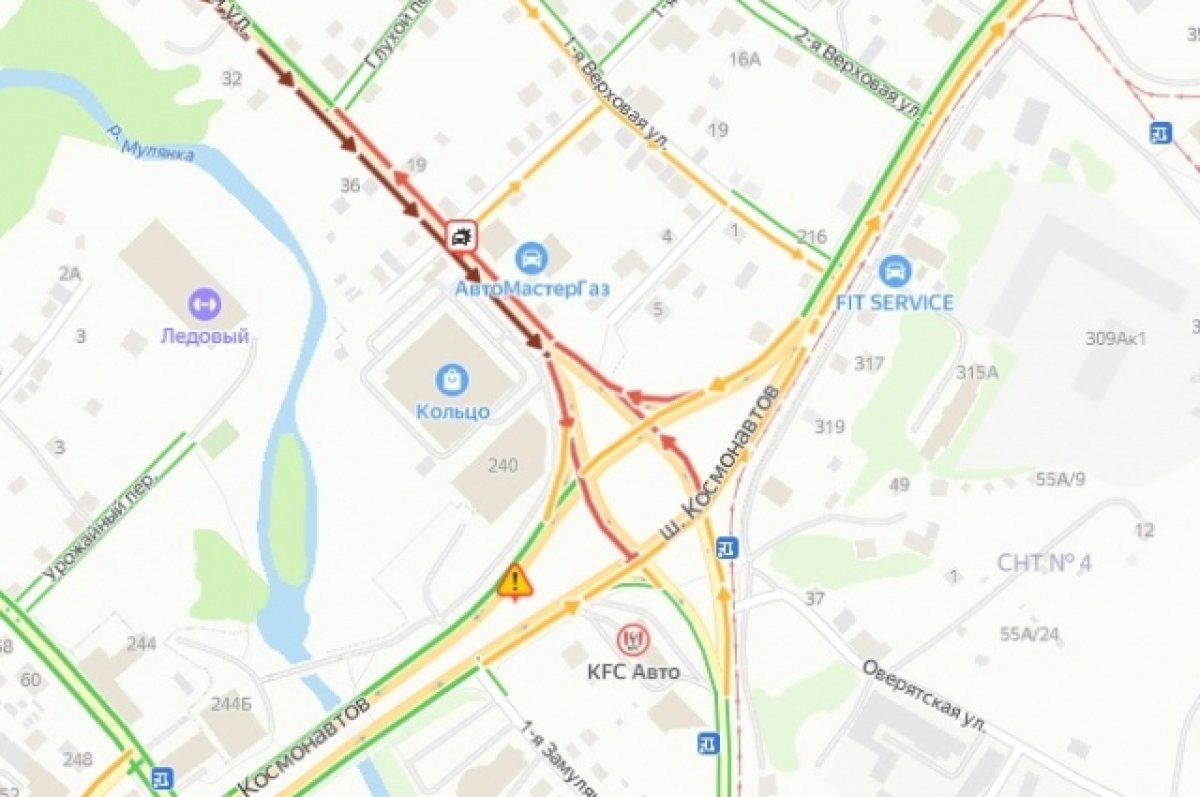    В Перми из-за ДТП образовалась пробка в районе кольца на шоссе Космонавтов
