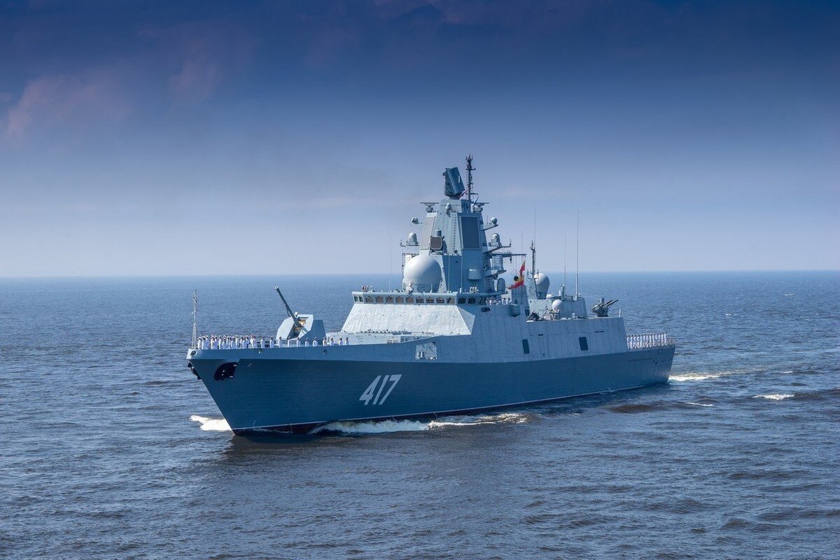 Адмирал Горшков. Источник фото: https://murmansk.mk.ru/politics/2018/12/06/noveyshiy-fregat-admiral-gorshkov-otstrelyalsya-kalibrom.html