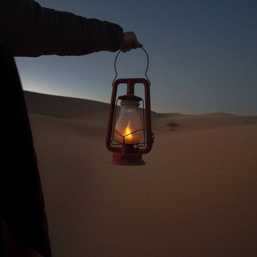 Если Вы не будете менять самого себя, ничего вокруг не будет меняться. Вы будете переживать одни и те же события, по одной и той же формуле. Всё, что приходит к Вам извне, таинственным образом берёт начало внутри Вас.