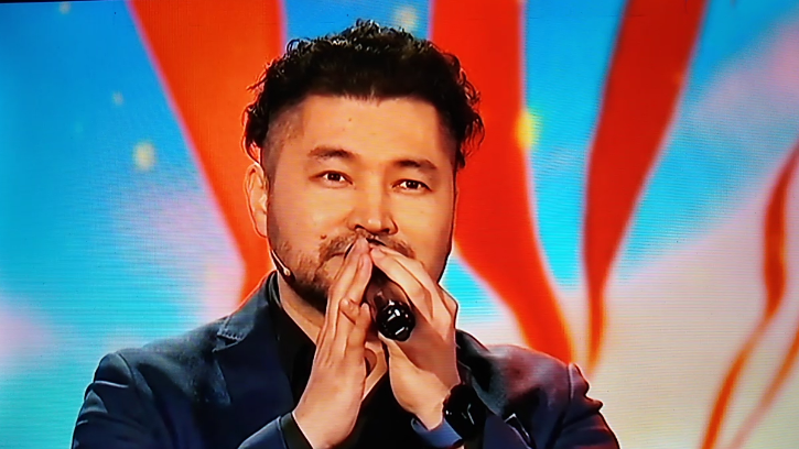 Самат Долотбаков. Скриншот с экрана телевизора