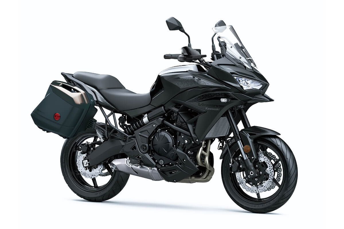VERSYS Kawasaki Versys-X 300 — это легкий мотоцикл с небольшим и отзывчивым двигателем объемом 296 куб. см, который способен справиться с любым приключением.-2