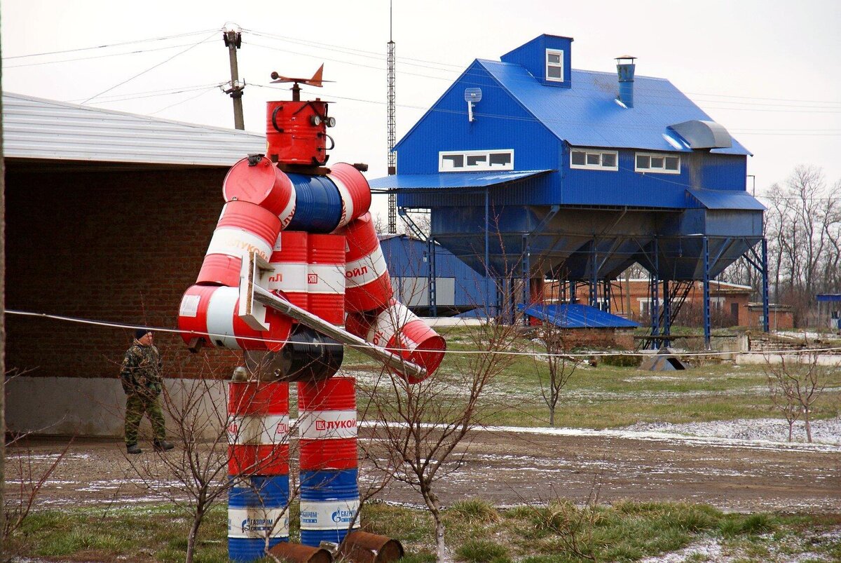 Трудоголик- почти железный человек: он не покажет виду, что устал, он будет тратить на работу выходные и праздники. Фото Алексея Толстых. 