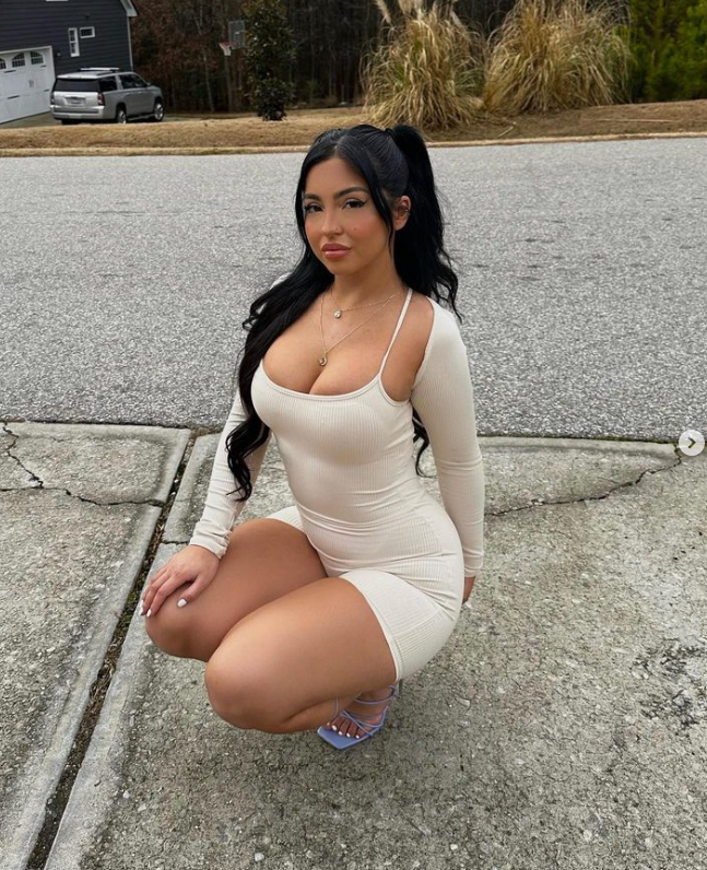 Синди в обычной жизни, 2023 год.Источник: https://www.instagram.com/cinddyrella_*