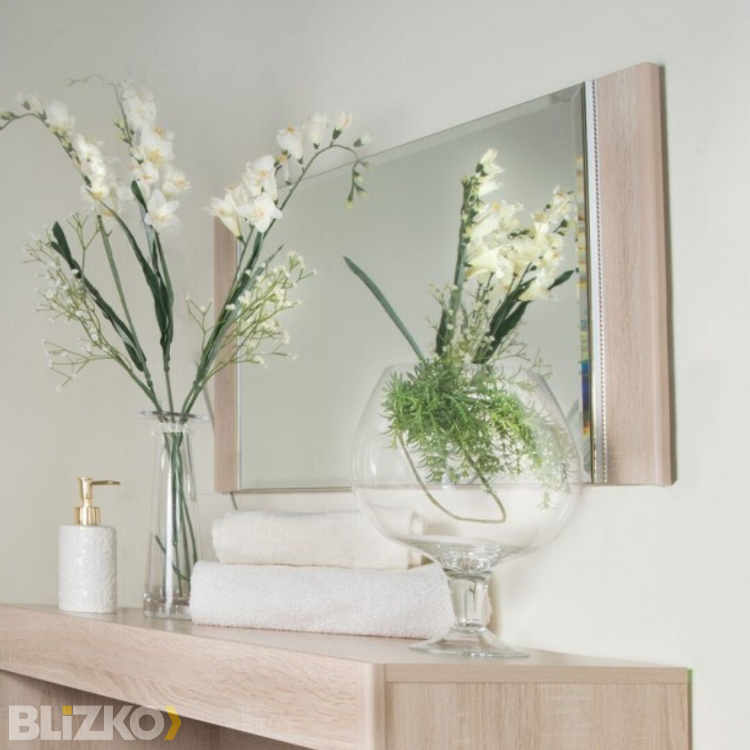 Горизонтальное зеркало на щите из ЛДСП 