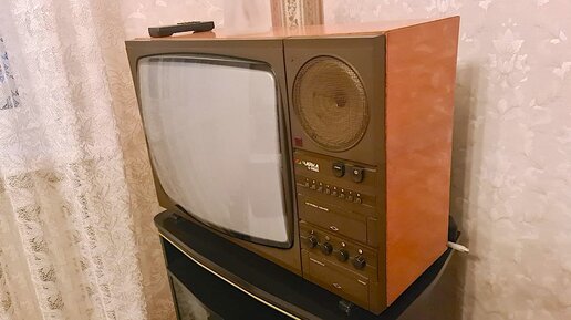 Сестра хотела выкинуть старый телевизор, но мы её остановили. Покажу ...