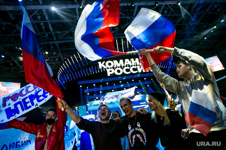    Российские спортсмены должны поддерживать Путина, следует из слов Ирины Приваловы