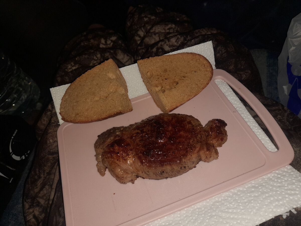 В мясе такого формата я впервые. И скажу вам, что моя прожарка это среднее между медиум вел и просто медиум.