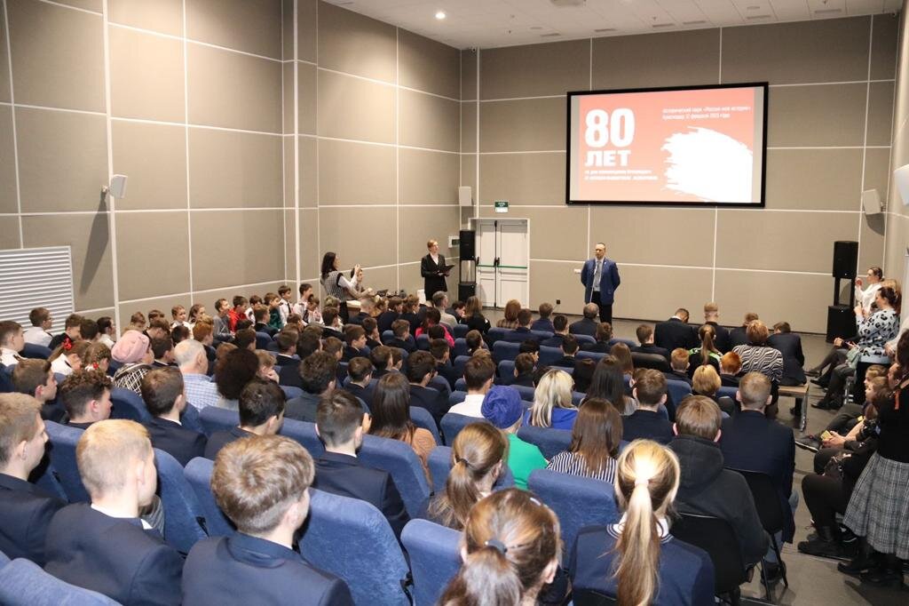 Светлана Ангальт приняла участие в патриотическом воспитании молодежи