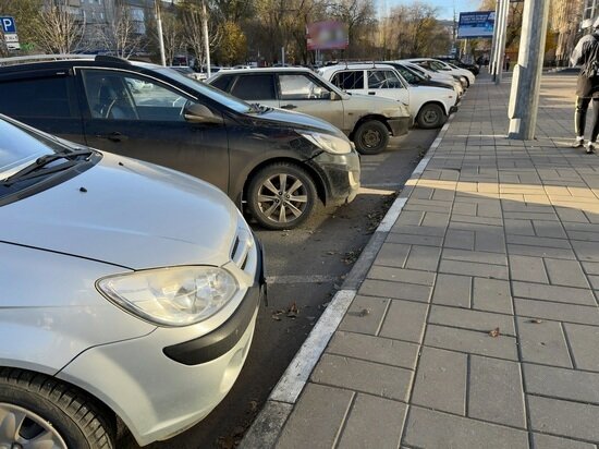     Машины в Саратове. Фото: saratov.mk.ru "МК в Саратове"