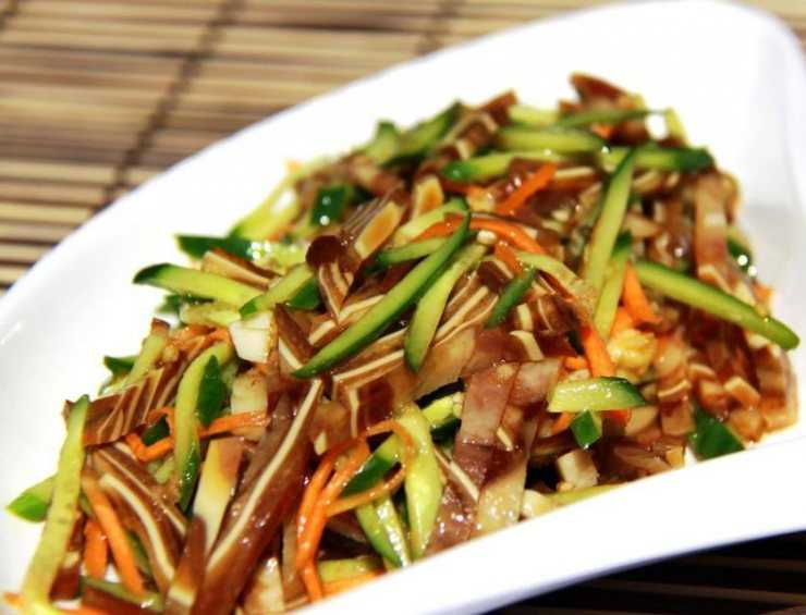 китайский салат из свиных ушей. уши по корейски. салат со свиными ушами. салат свиные ушки. салат из свиных ушей.