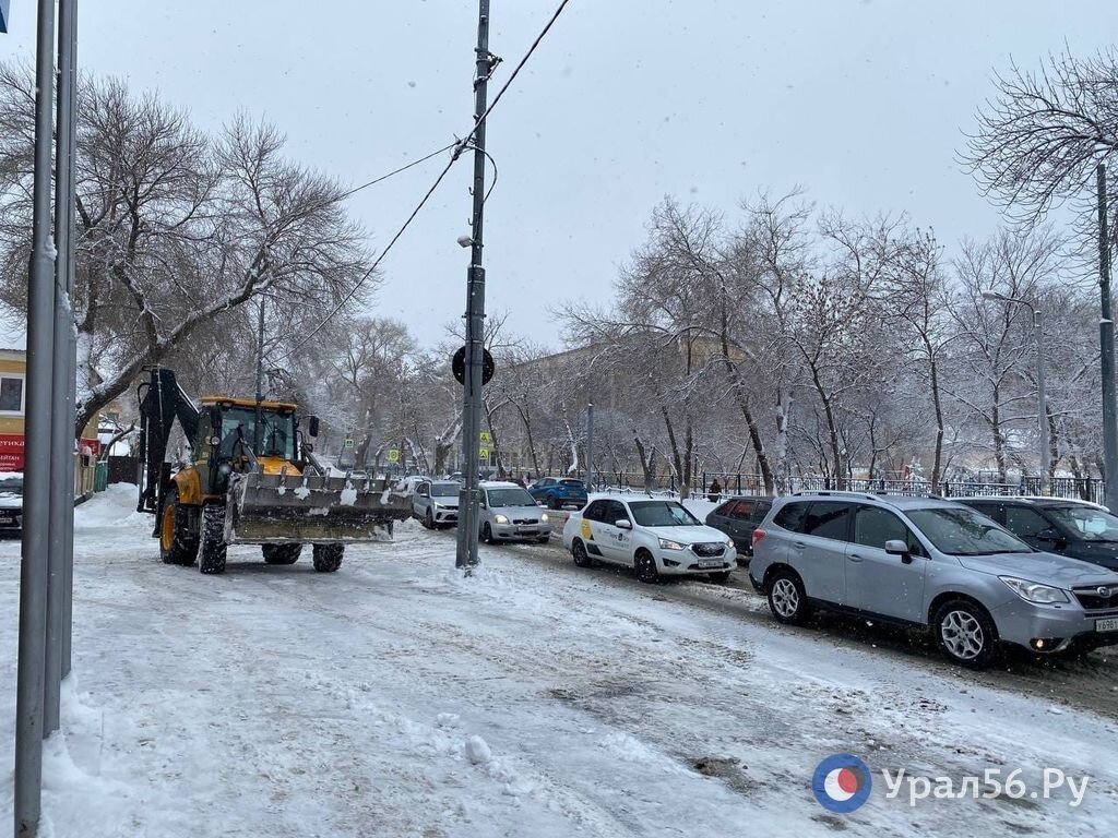    На дорогах Оренбурга из-за ледяного дождя возникли пробки