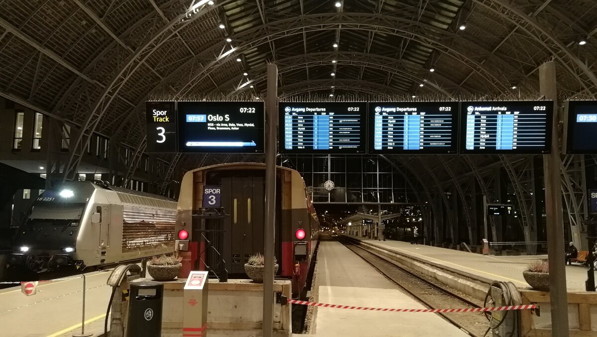 Время восьмой час утра,поезд на Осло.Но мой промежуточный пункт выхода-станция Мюрдаль.