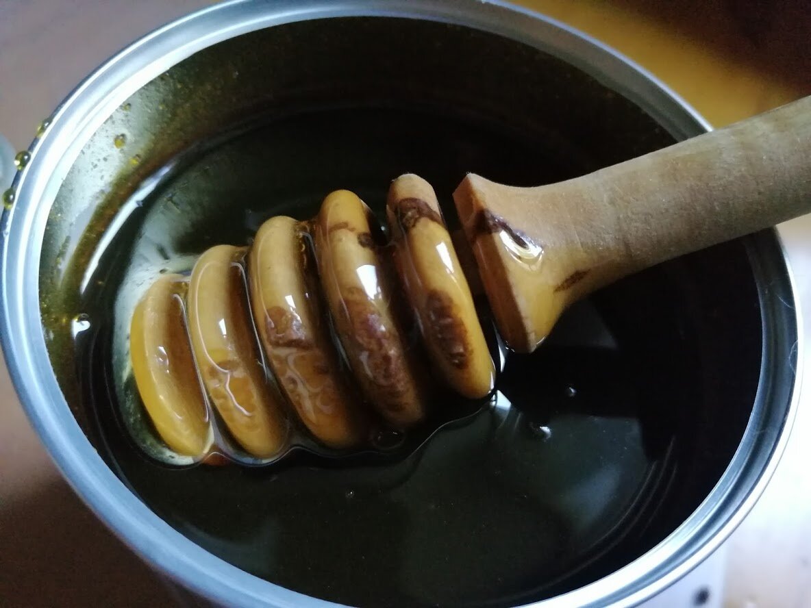 Удобная палочка для меда с Крита. Фото Светы Давыдовой