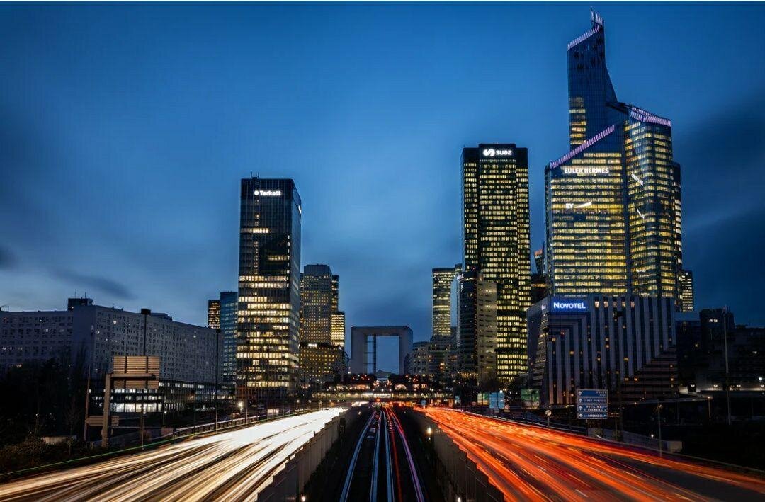 Деловой район Дефанса в Париже 