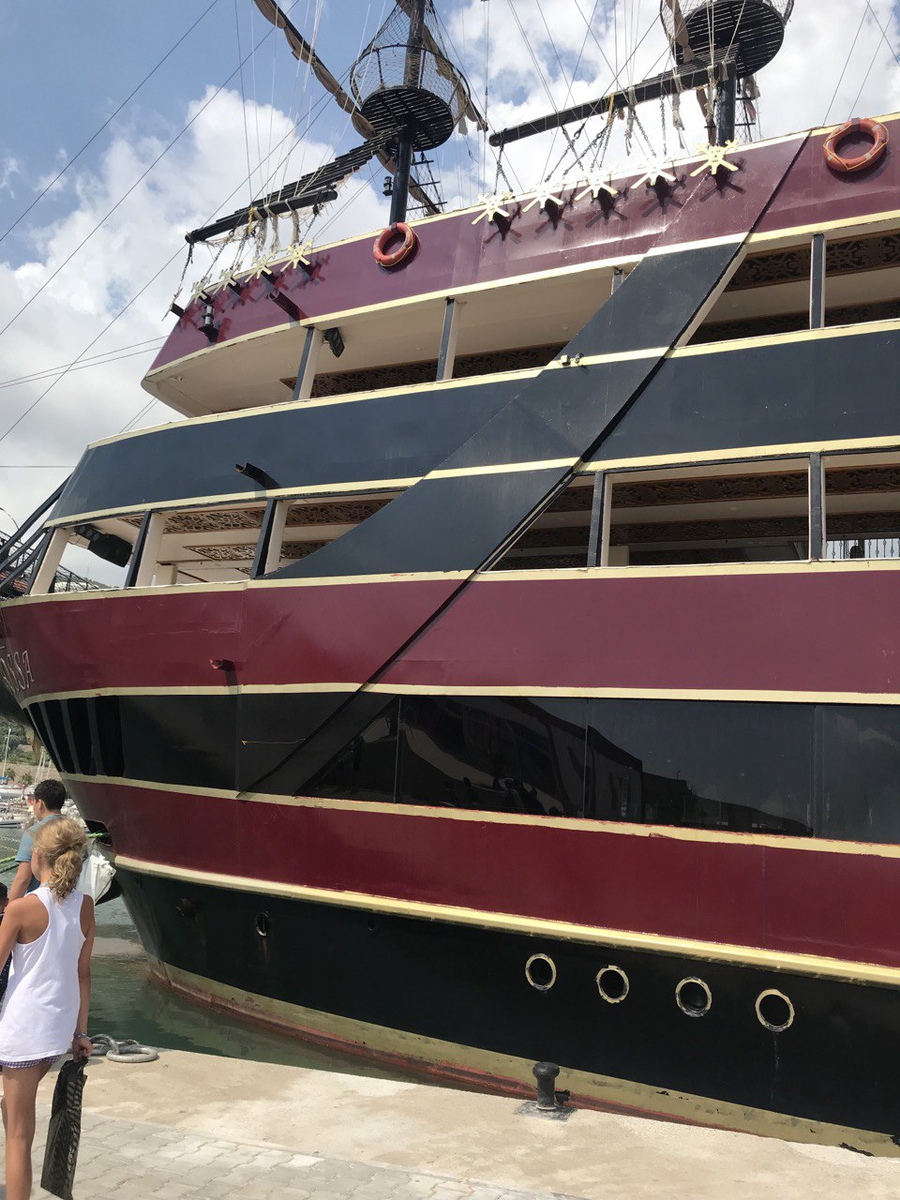 Вот такой четырехпалубный красавчик " Барбосса"Фото автора