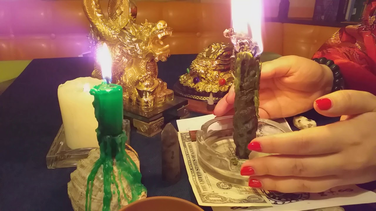 Магический денежный ритуал. Магия свечей. Ритуал на богатство. Магический обряд со свечами. Луна денег свеча