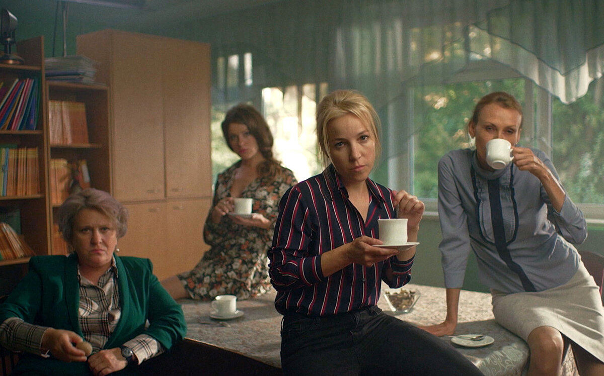 Кадр из фильма "Училки в законе". Источник: gazprom-media.com