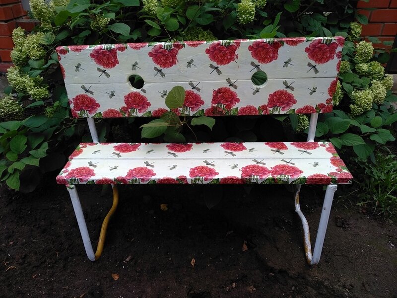 Скамейка в технике декупаж