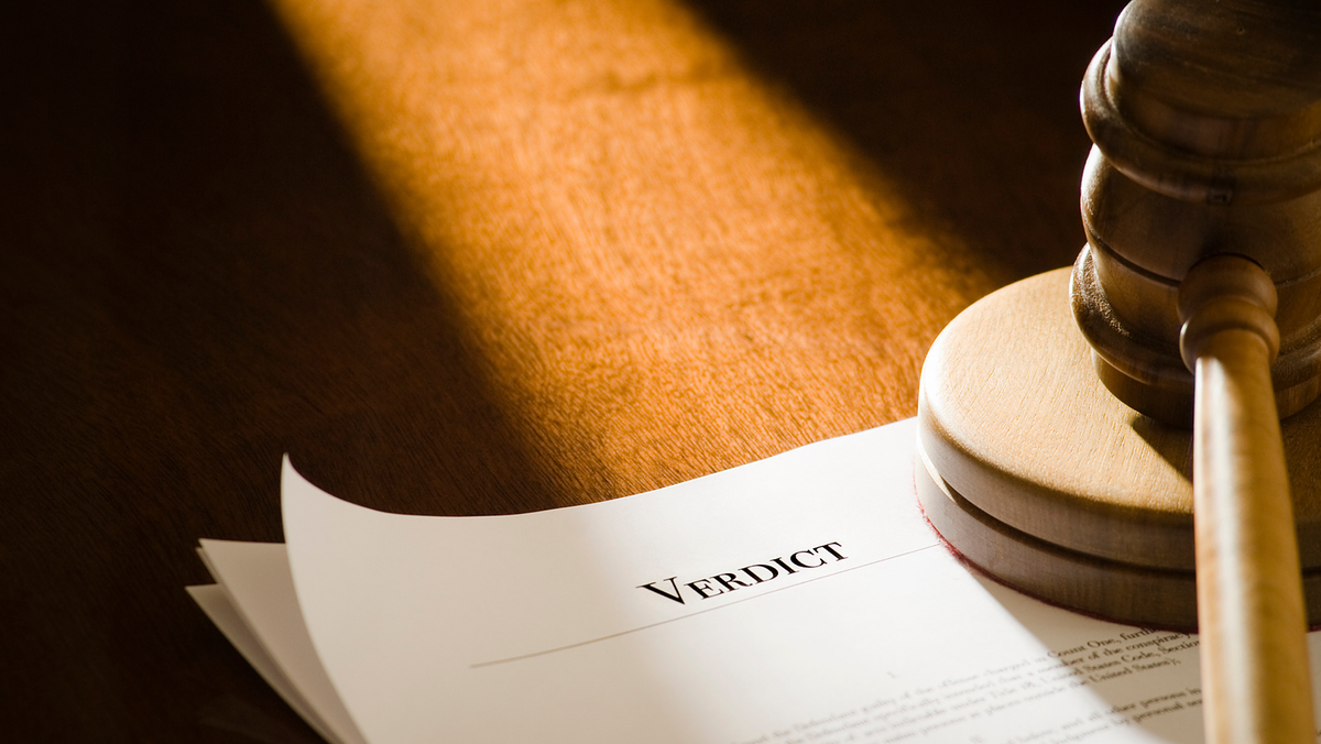 Рассмотрение дела в порядке заочного производства. Заочный суд. Заочное решение фото. Книги на Светлом фоне. Заочное производство картинки.