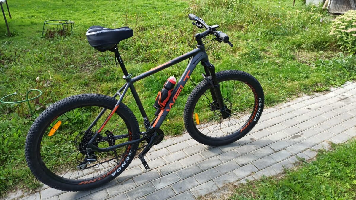 Велосипед welt - крепление переднего переключателя под mount, необычная рулевая и вилка, шток под которую я не смог найти даже на "Сокольниках".... 