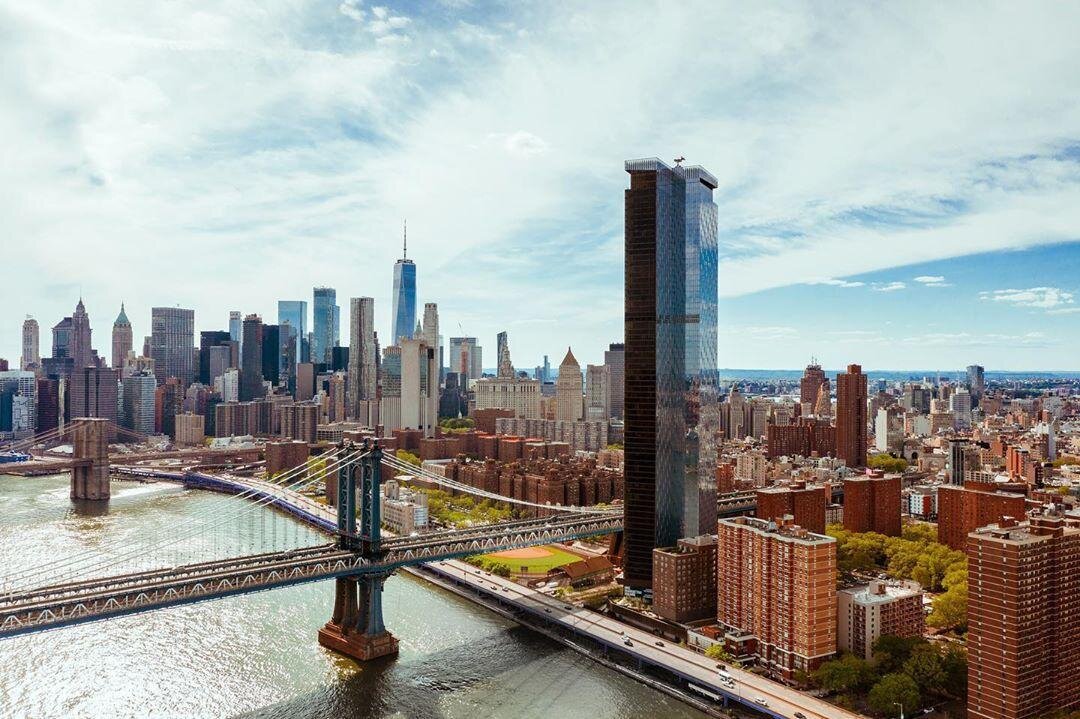 Фото by One Manhattan Square https://www.instagram.com/p/CByQ6-Wg3OJ/