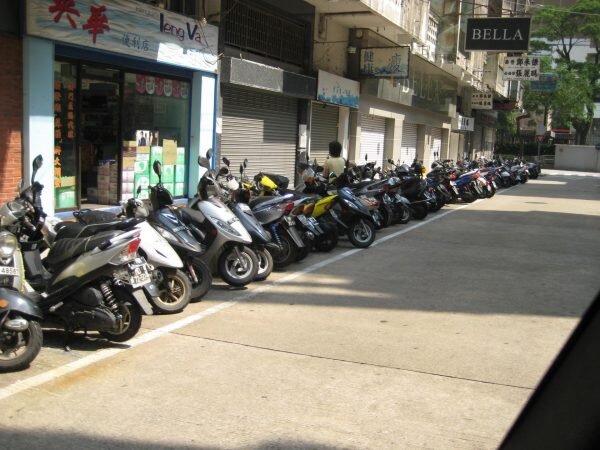 В Макао предусмотрены удобные парковки для мотоциклов