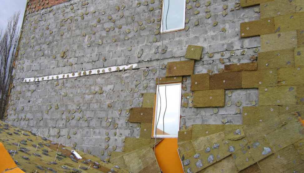 обрушение минераловатной стены, фото с www.tsk-spb.ru