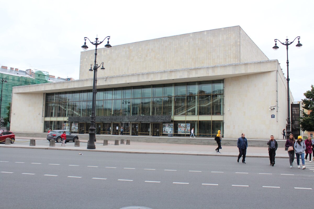 БКЗ "Октябрьский" в Петербурге. Лето 2020 года