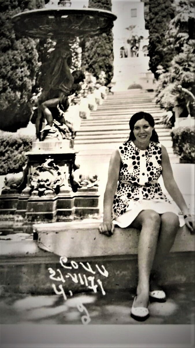 Я   улыбалась    в   1971   году.     ФОТО  МОЕ