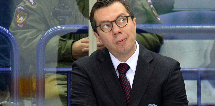 Главный тренер магнитогорского "Металлурга" Илья Воробьев заболел коронавирусом.  
"У тренера первично положительный результат теста. Он изолирован от команды", — сообщили в пресс-службе клуба. 

Магнитогорской командой в матче чемпионата КХЛ против ЦСКА руководит Фредрик Стилльман.