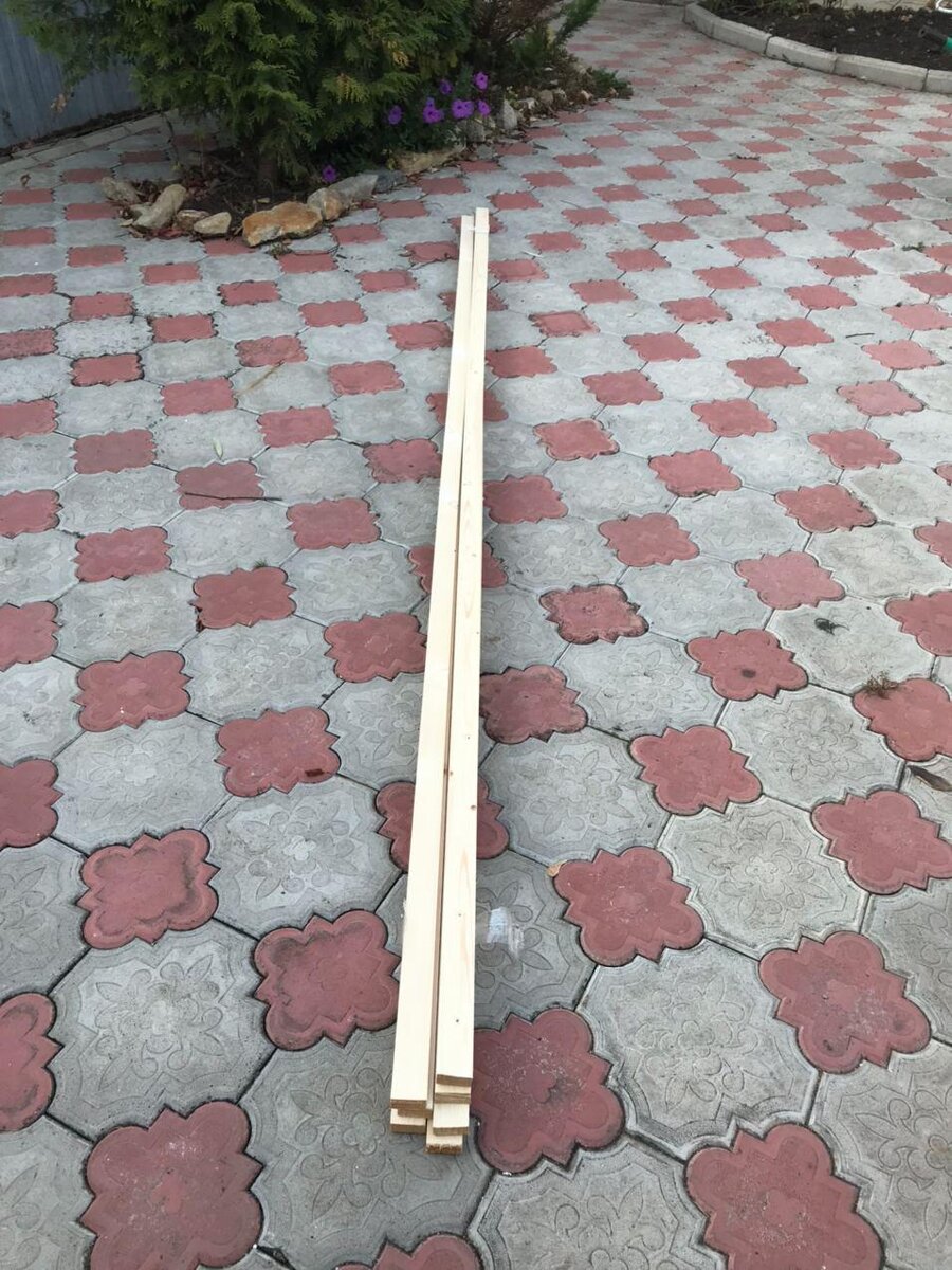 Вольно раскинувшийся по дружественному двору брус